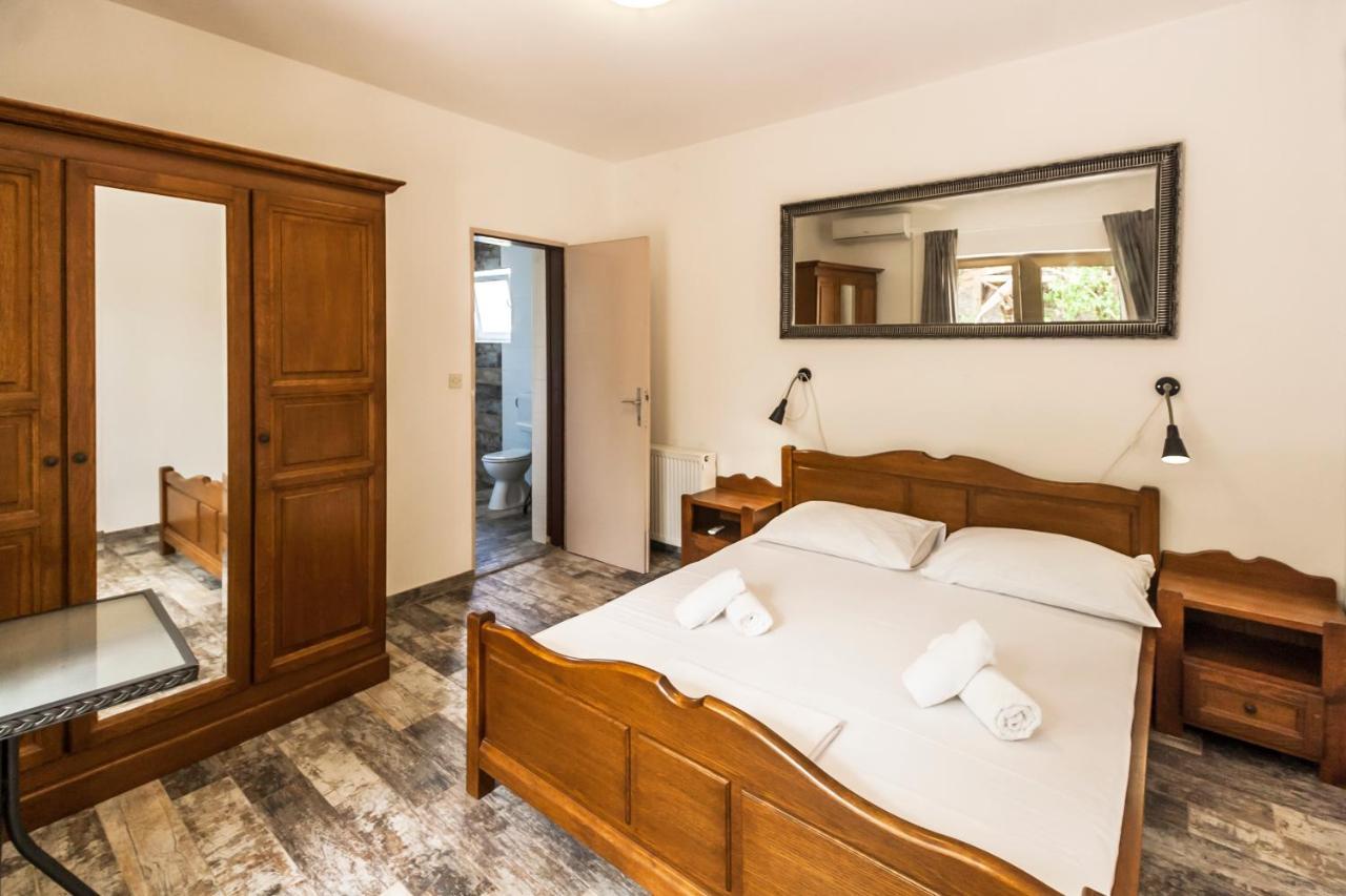 Apartments & Rooms Strcic Petra Krk Town Exterior photo