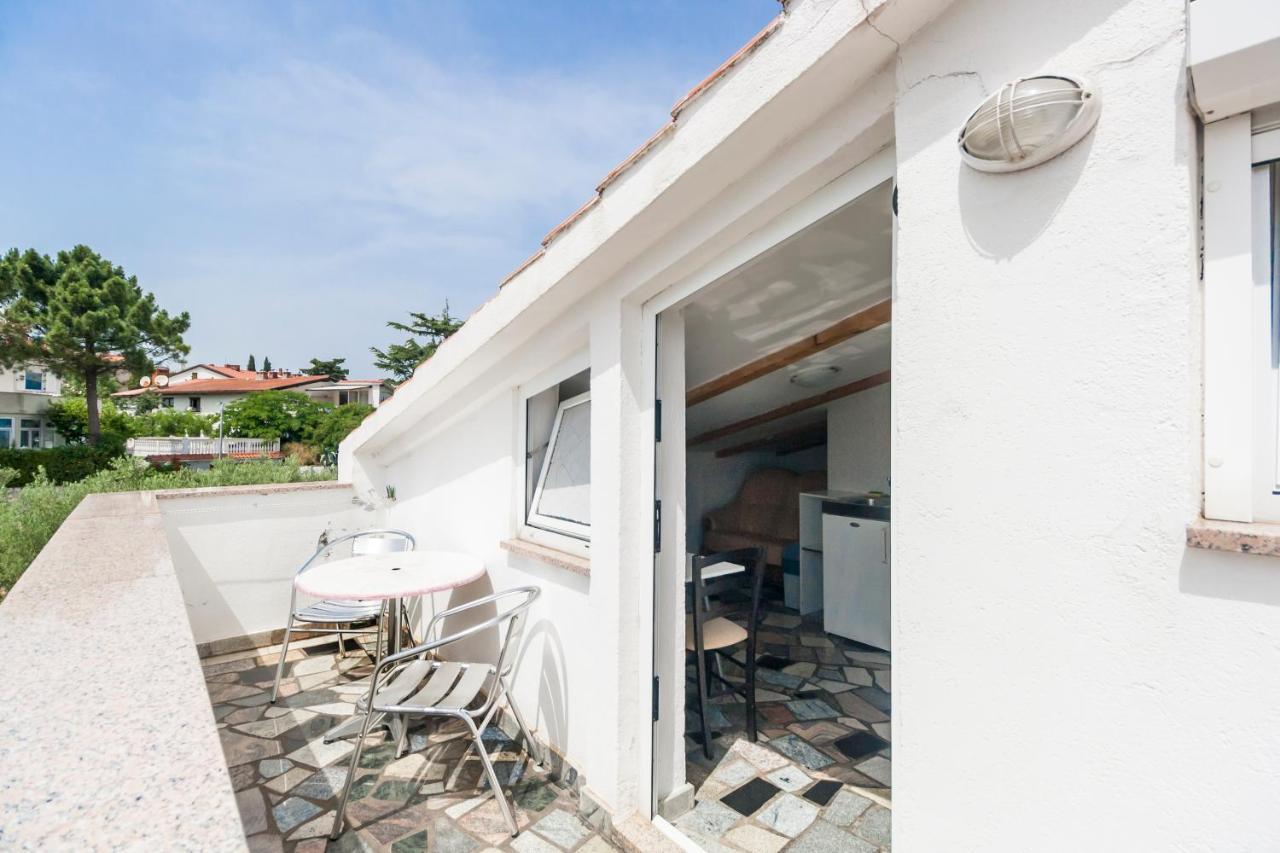 Apartments & Rooms Strcic Petra Krk Town Exterior photo