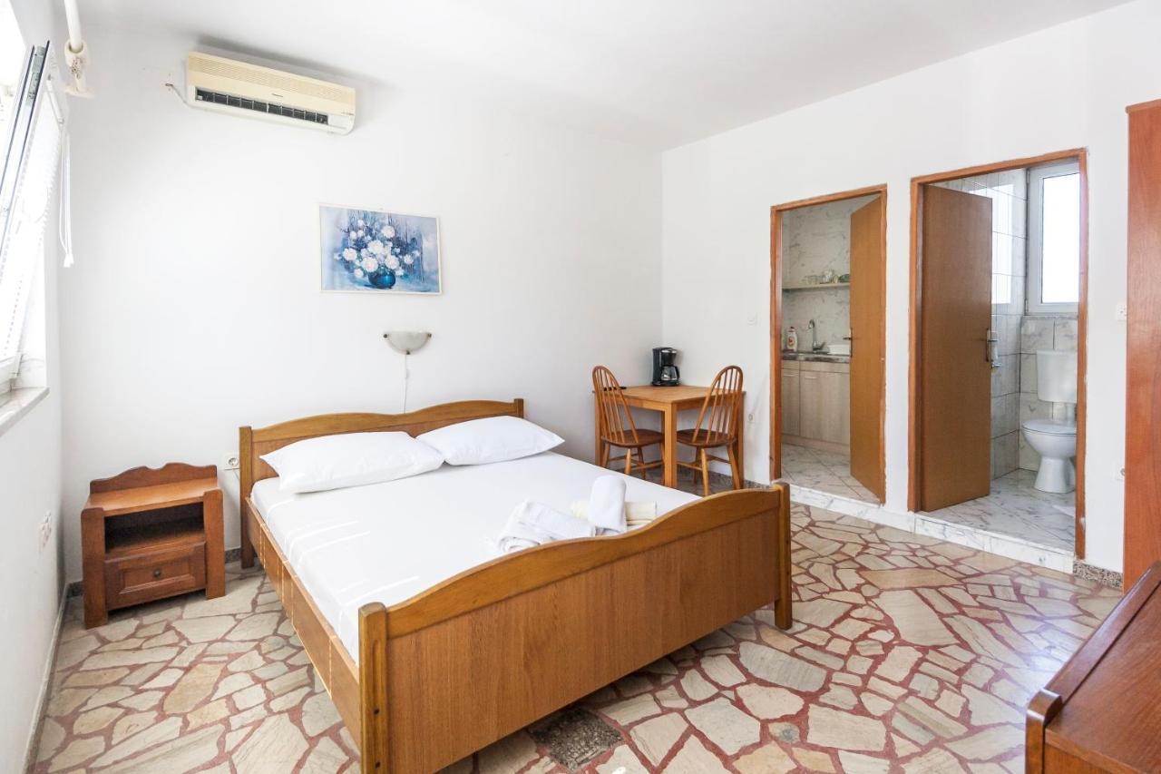Apartments & Rooms Strcic Petra Krk Town Exterior photo