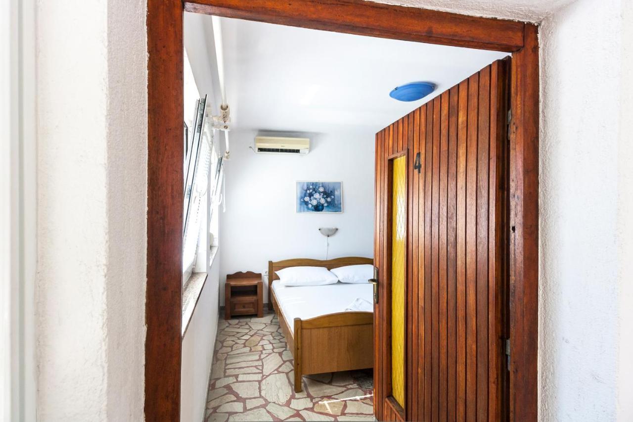 Apartments & Rooms Strcic Petra Krk Town Exterior photo