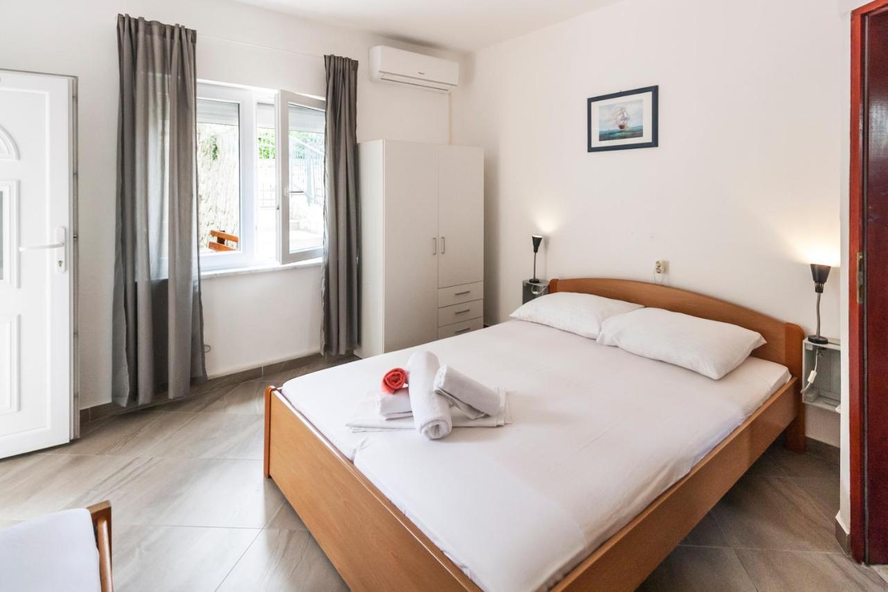 Apartments & Rooms Strcic Petra Krk Town Exterior photo