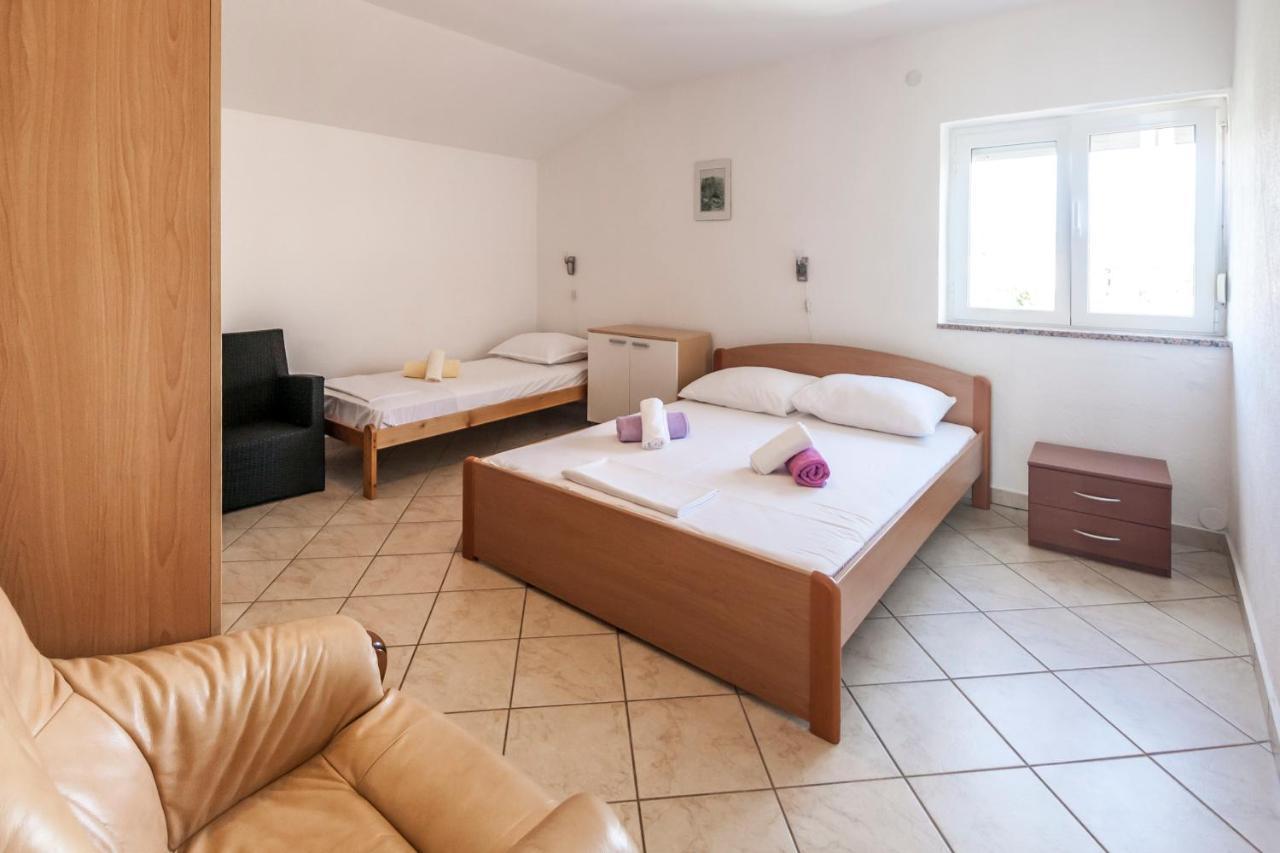 Apartments & Rooms Strcic Petra Krk Town Exterior photo